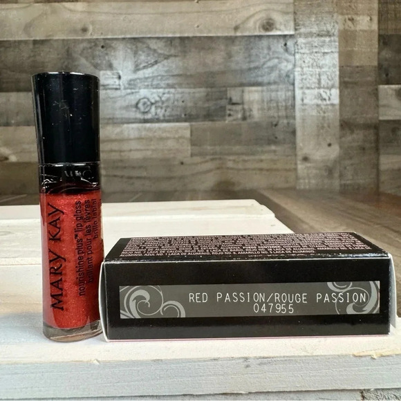 NIB Mary Kay Nourishine Lip Gloss - Red Passion - Picture 3 of 3